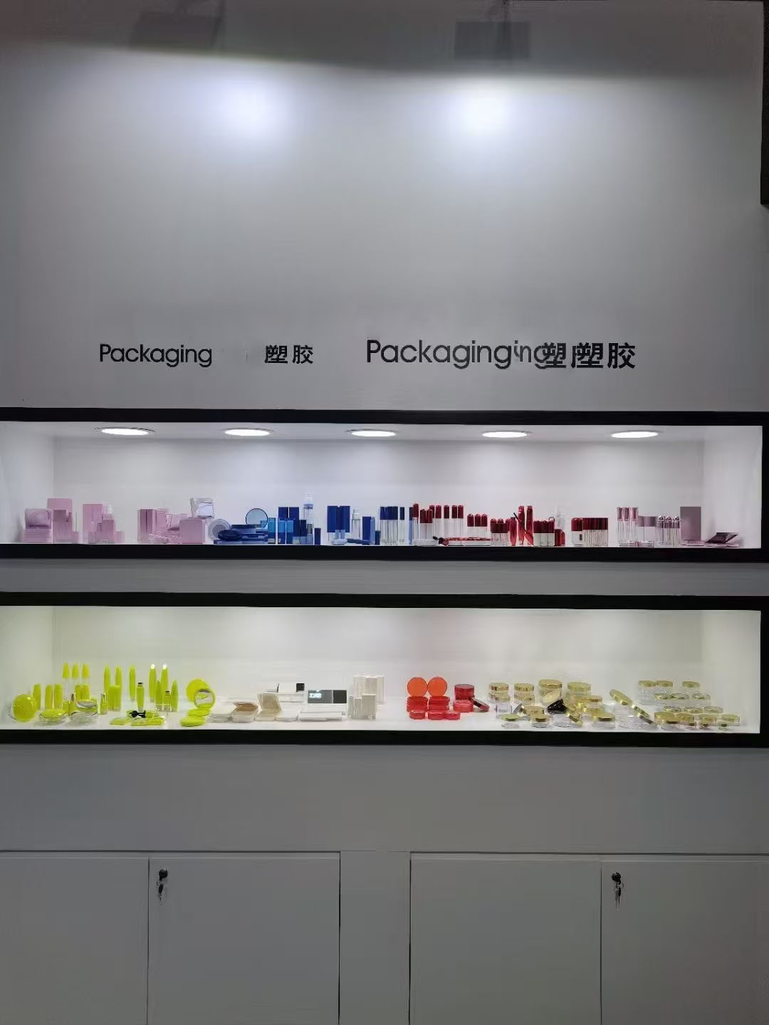 senghor-logistics-customers-in-cosmoprof-hongkong-exhibition