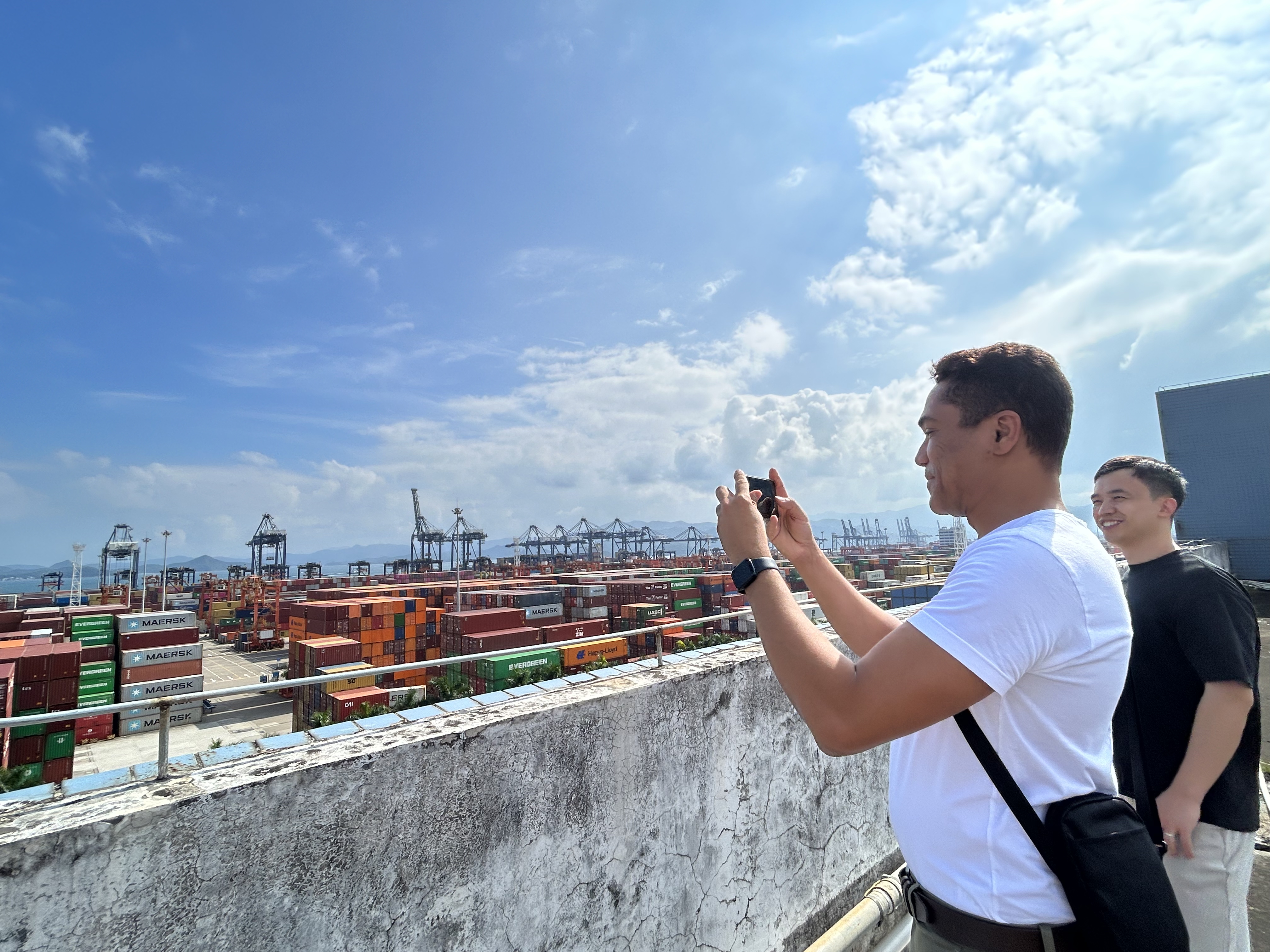 senghor-logistics-took-brazilian-customer-to-visit-yantian-port-shenzhen